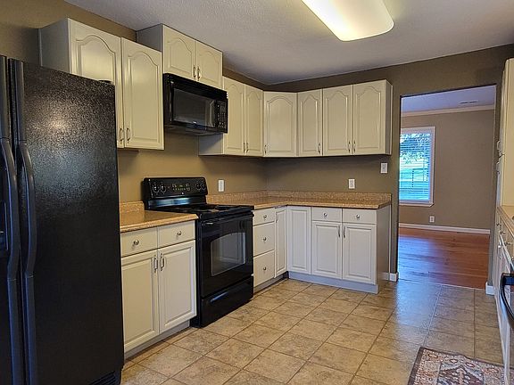 Surprisingly spacious kitchen with plenty of storage for food and kitchen necesities.