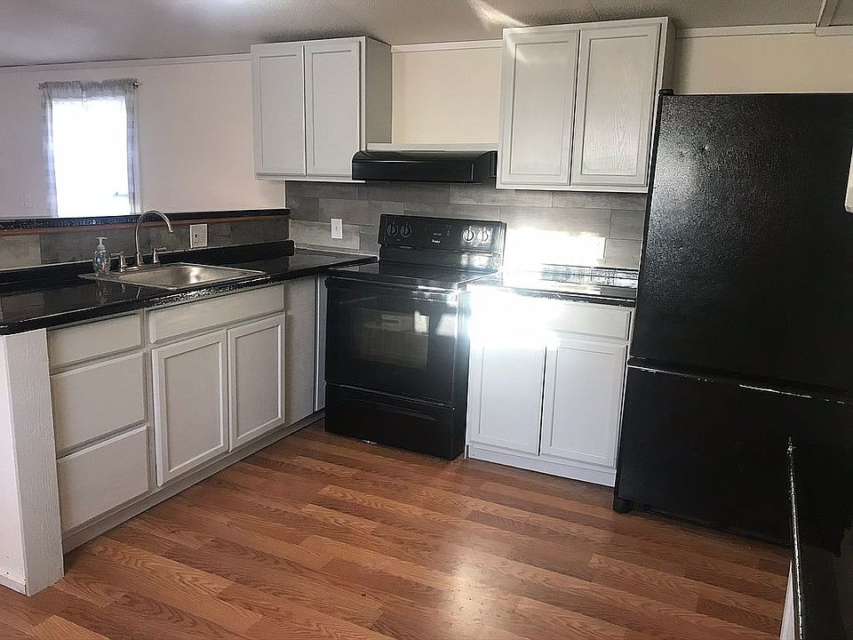 2nd image of 428 S Pecan St