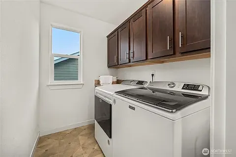 5 bed, 3060 sqft, $4,399 — Photo 2
