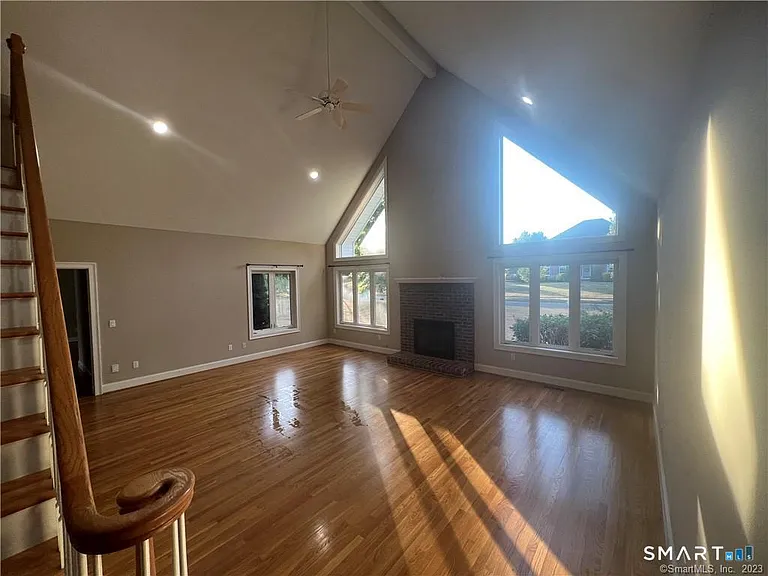 6 Kingsley Dr — Photo 4