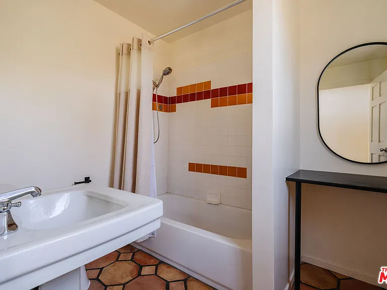 2735 Clyde Ave — Photo 56