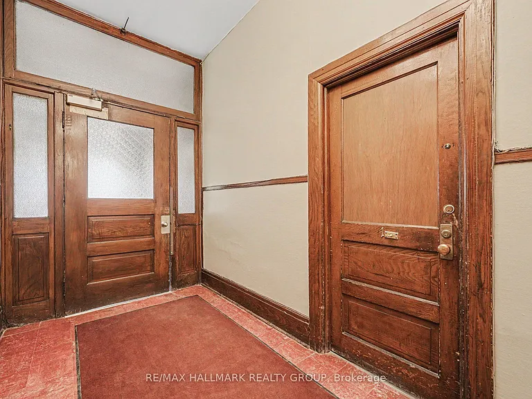 413 Elgin St #1 — Photo 3