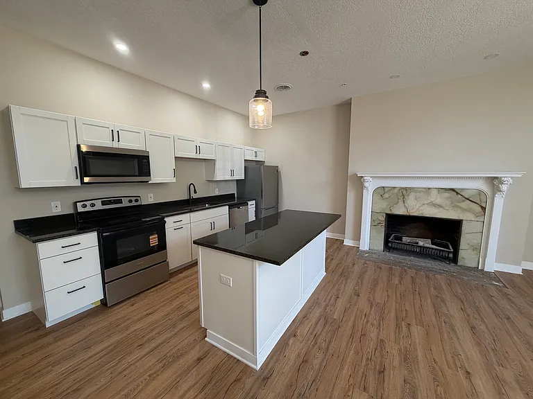 400 N Main St #204 — Photo 5