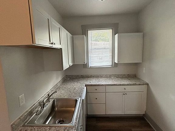 3rd image of 1329 22nd St