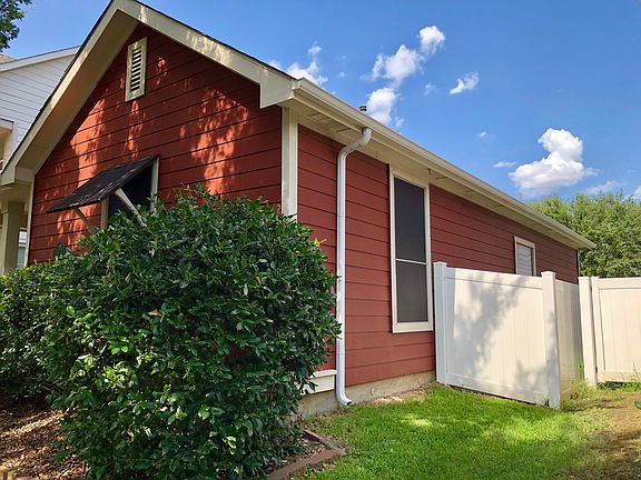 2nd image of 1724 Spanish Moss Way