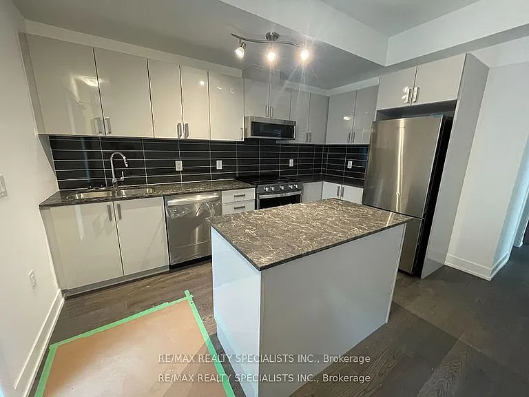1095 Douglas McCurdy Cmn #157 — Photo 3