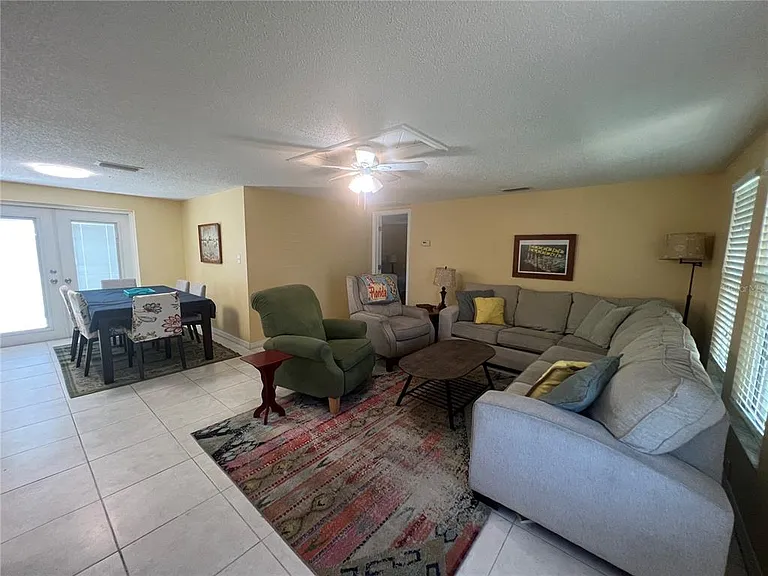 650 Hartford Dr NW — Photo 3