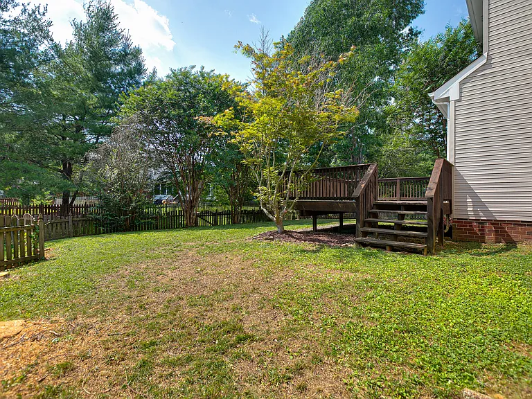 307 Devonshire Dr — Photo 23