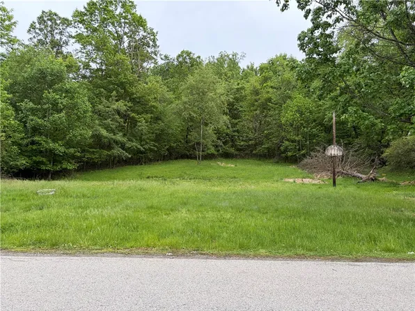 338 Downes Rd, Jeannette, PA 15644