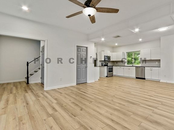 5th image of 105 W Callahan St