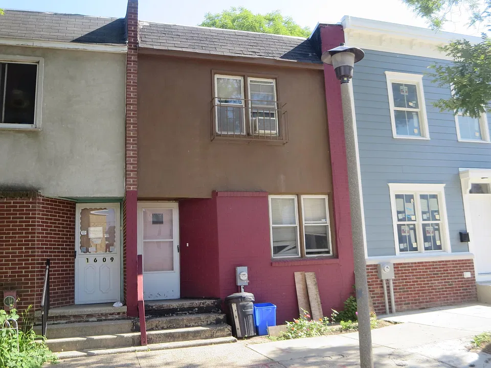 1607 Page St