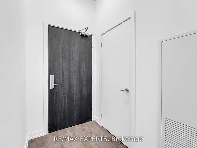 55 Duke St W #502 — Photo 9