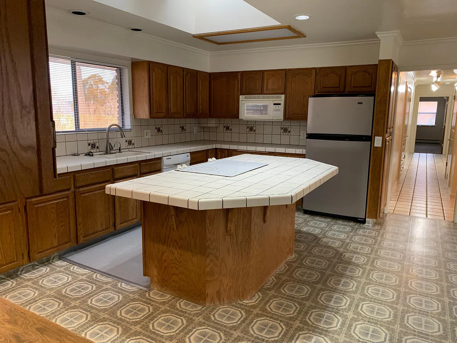 3 bed, 2106 sqft, $3,000 — Photo 2