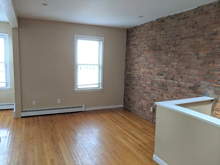 787 E 3rd St #3 — Photo 4