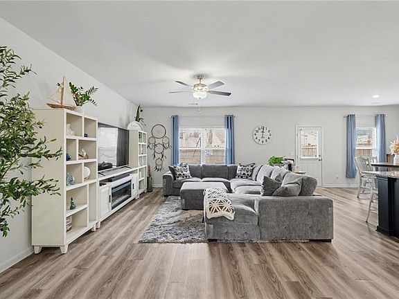 4th image of 424 Prescott Way