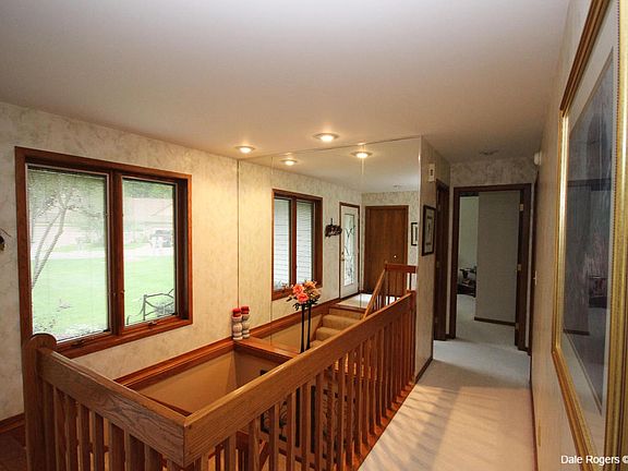 3rd image of 7071 Tree Top Ln NE