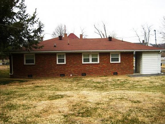 3rd image of 1412 Windsor Ave