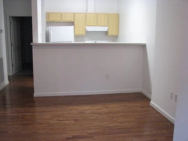 Building Photo - 165 Johnston St #1