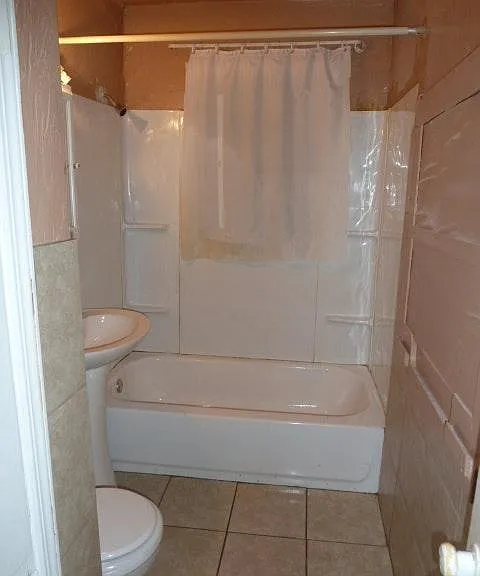 309 E Douglas Dr — Photo 1