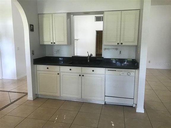 5th image of 194 Orange Ave