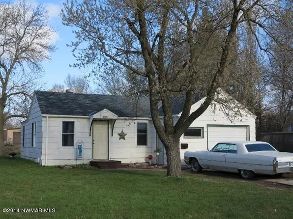 1109 Labree Ave N, Thief River Falls, MN 56701