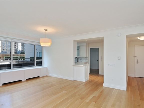 5th image of 200 E 66th St APT A0301
