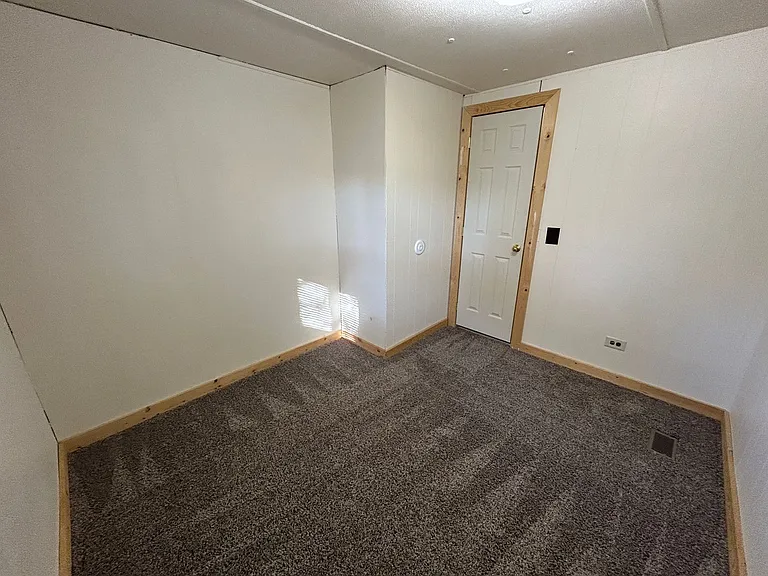 300 Linda Lee St — Photo 16