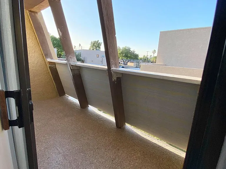 820 W 14th St — Photo 10