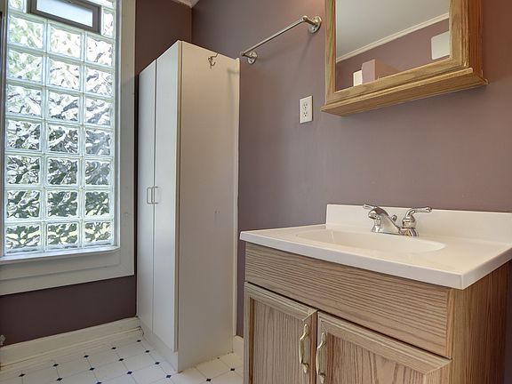 5th image of 2538 Fillmore St NE