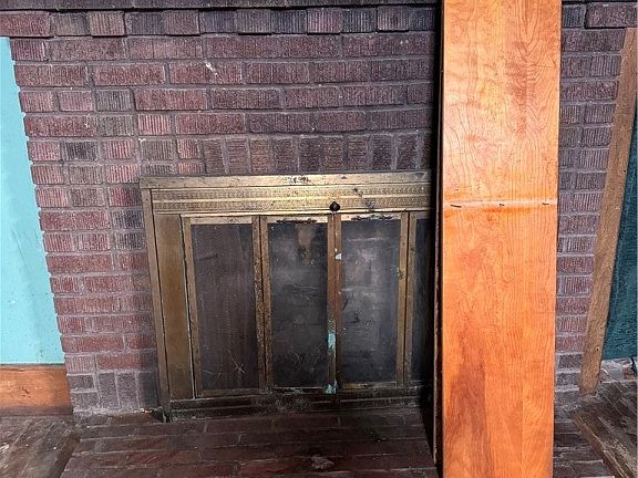 4th image of 206 S Main St