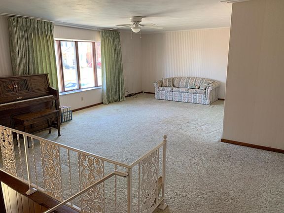 2nd image of 831 Oxford Blvd