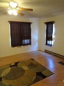3rd image of 922 Terry Ave