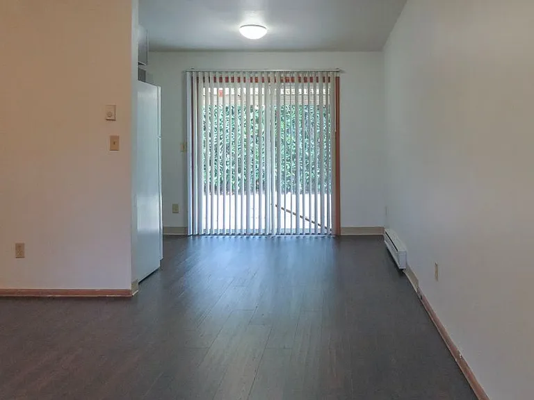 17920 SE Stark St — Photo 5