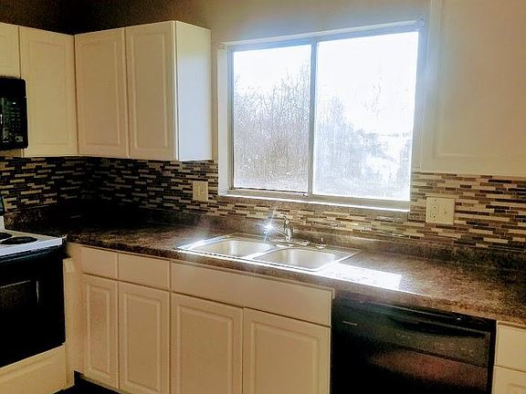 Fully Remodeled Kitchen