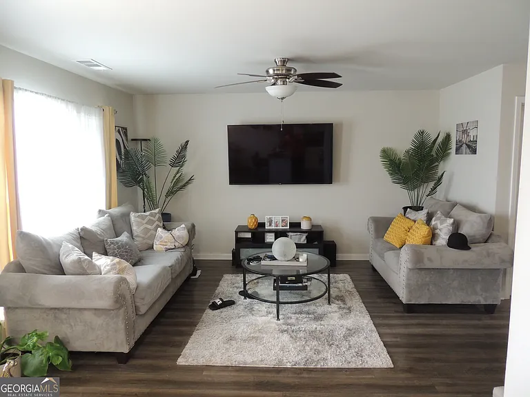 325 McGiboney Ln — Photo 10