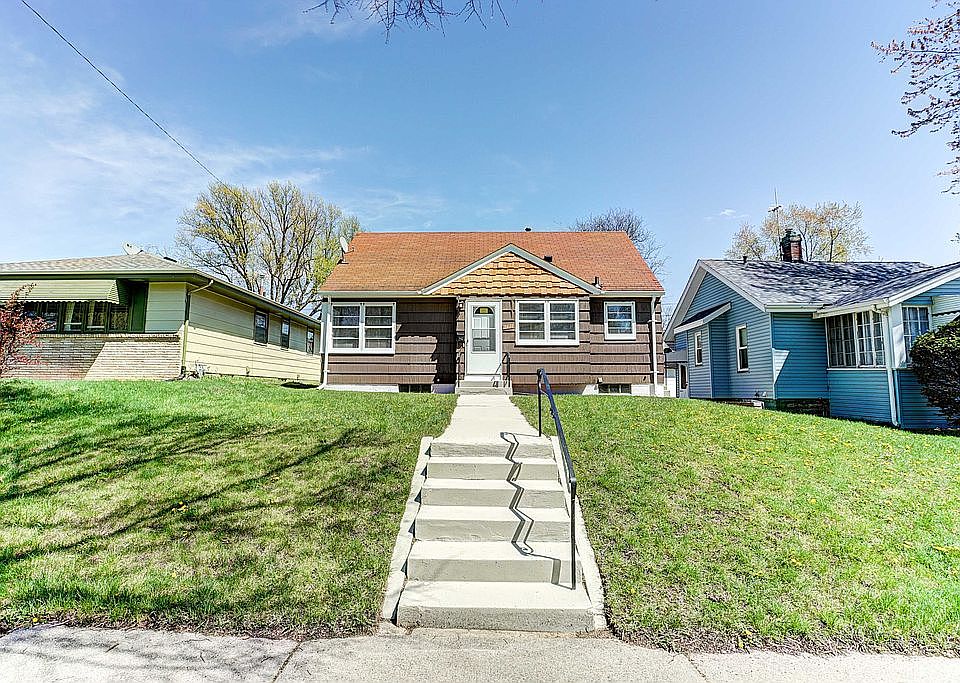 1st image of 3434 Queen Ave N