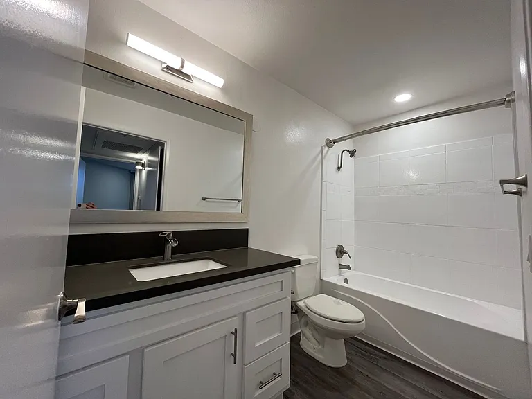 1223 Federal Ave — Photo 73