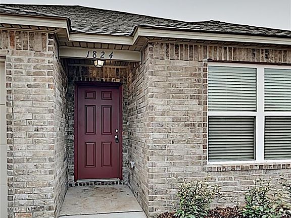 2nd image of 1824 Sloane Dr