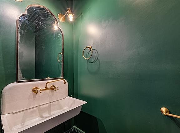 5th image of 2211 Dumaine St