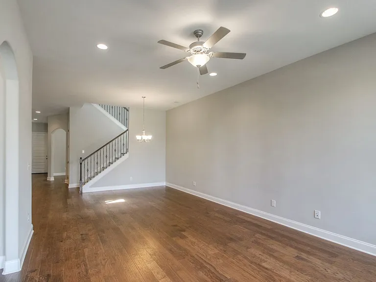 923 Scouting Dr — Photo 7