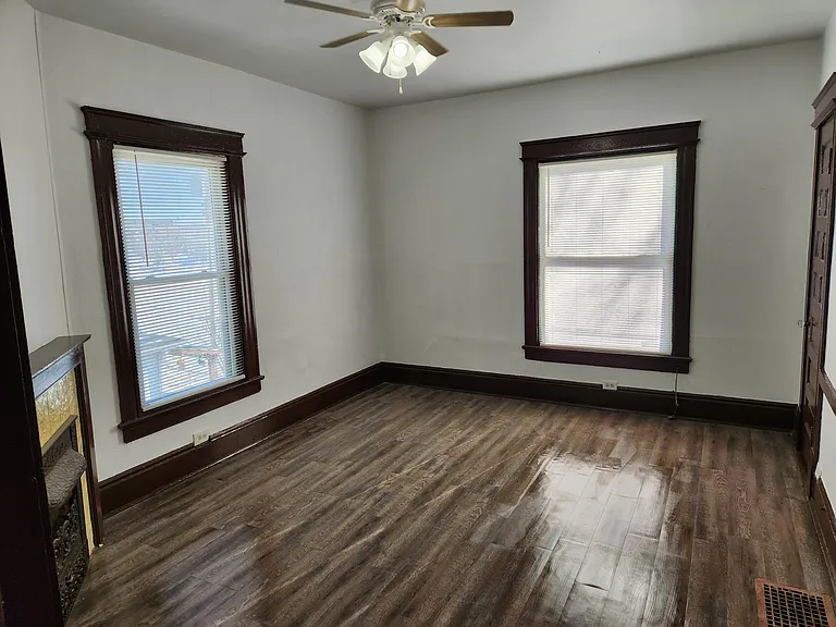 307 W Chestnut St #C — Photo 3