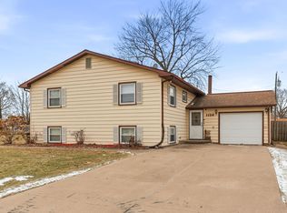 1126 13th St, Silvis, IL 61282
