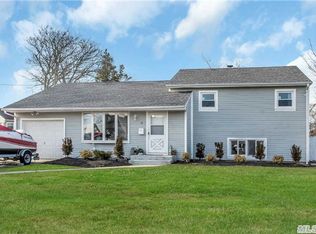 8 Ocean Ave, Massapequa, NY 11758