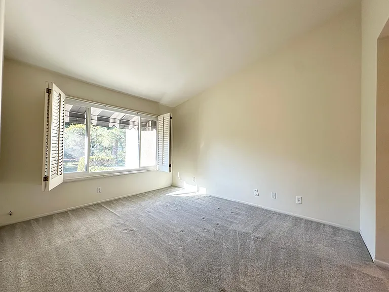 166 Stanford Ct — Photo 14