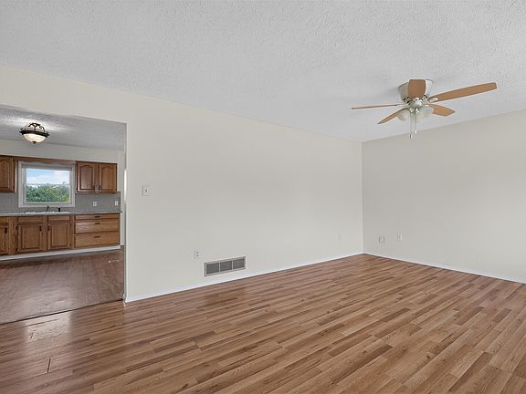4th image of 43 Crupper Ln