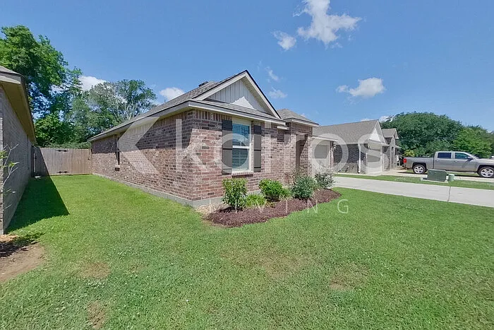 Building Photo - 102 Yardley Ct