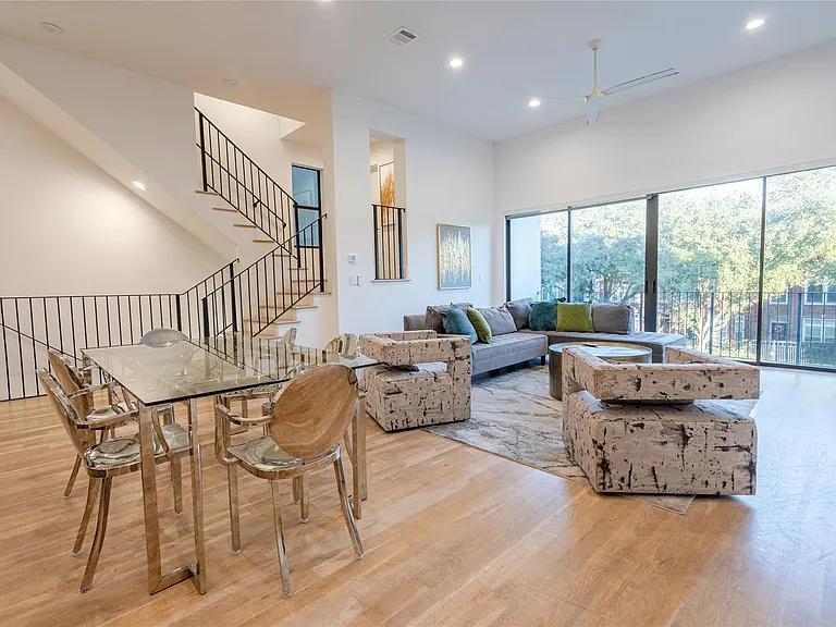 709 Memorial Heights Dr — Photo 14