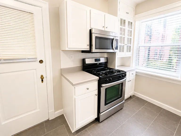7551 - 7555 Byron PL — Photo 3