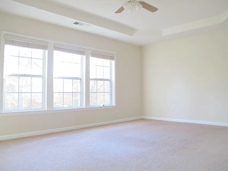 284 Wedmore Ct — Photo 16