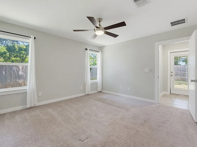 201 Benedict Ave — Photo 9